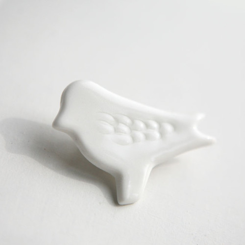 Ptáče (porcelánová brož) — foto 2