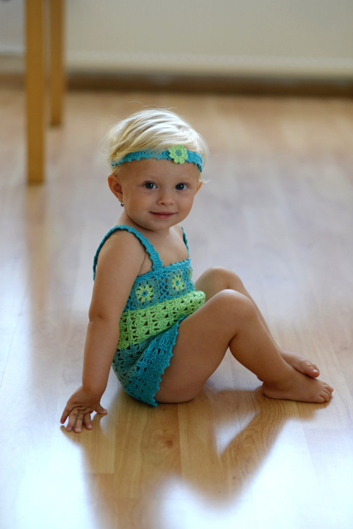 Popis - návod na háčkované šatičky + čelenku — foto 2