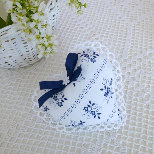 Srdíčko bílé s modrými kvítky 2 — foto 2