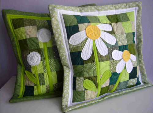 Rozkvetlý polštář - patchwork — foto 2