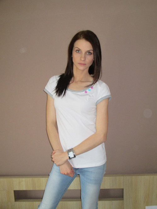 Dámské triko - bílá s knoflíčky — foto 3