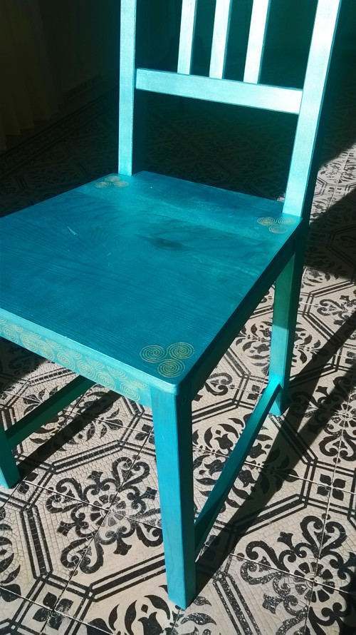 Modrá židle se zrcadlem — foto 6