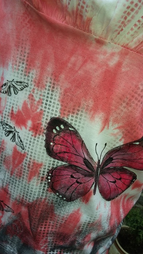 Bílá, červená a černá s motýly — foto 3