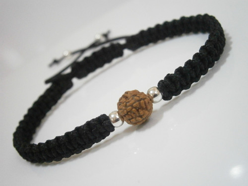 Černý náramek s Rudrakshou (macramé) - Unisex — foto 2