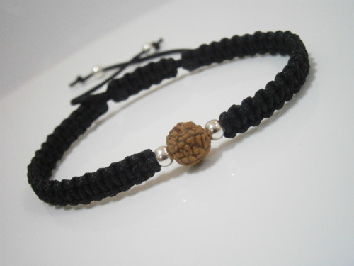 Černý náramek s Rudrakshou (macramé) - Unisex — foto 4