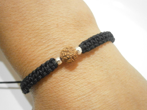 Černý náramek s Rudrakshou (macramé) - Unisex — foto 5