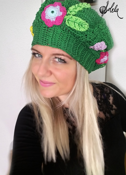 Háčkovaný baret s kytičkami — foto 3