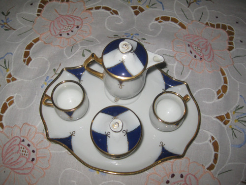 Malá porcelánová souprava " zámecká" — foto 2