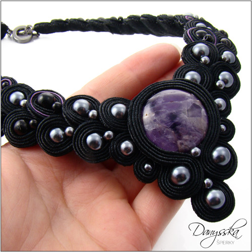Černofialový soutache náhrdelník s ametystem — foto 5