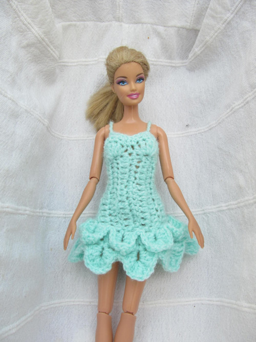 Zelenkavé letní šaty pro Barbie — foto 3