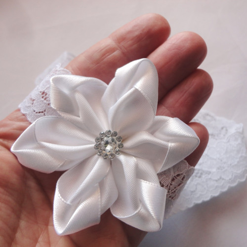 Bílá kytička pro newborn — foto 2