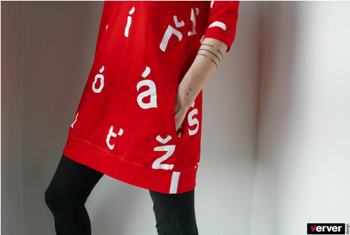 Šaty červené - "písmo" (M-L, L) — foto 5