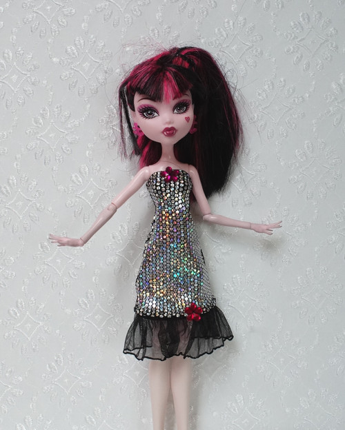 Draculaura jde na jarní párty — foto 2