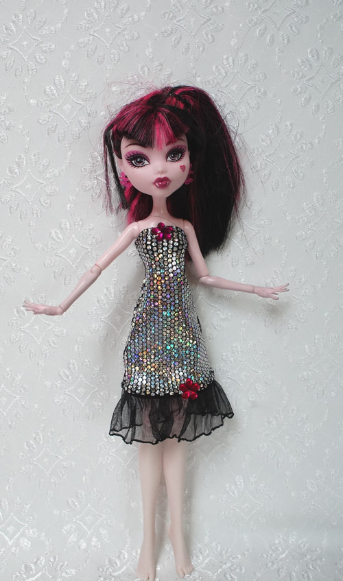 Draculaura jde na jarní párty — foto 3