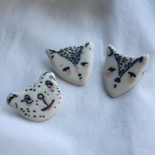 Kamarádi III (porcelánová brož) — foto 3