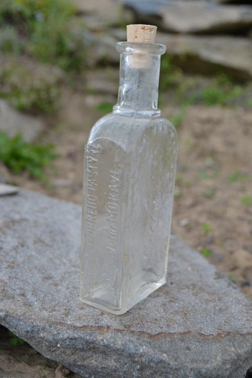 Láhev s nápisem č. 8 — foto 2