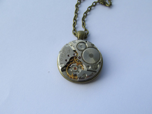 STEAMPUNKOVÝ PŘÍVĚSEK 27mm se stroječkem — foto 2