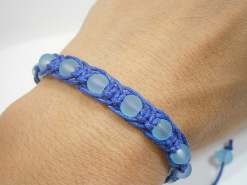 Modrý skleněný náramek (macramé/shamballa) — foto 2