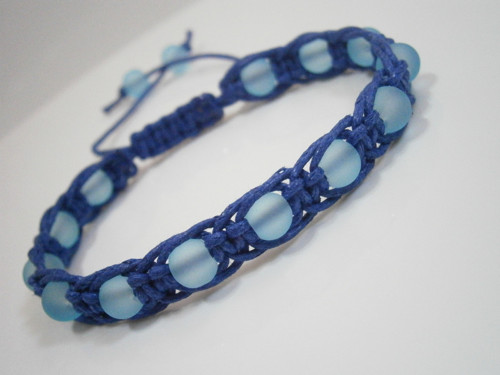 Modrý skleněný náramek (macramé/shamballa) — foto 3