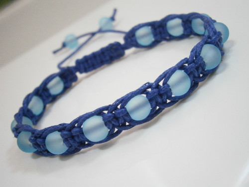 Modrý skleněný náramek (macramé/shamballa) — foto 4