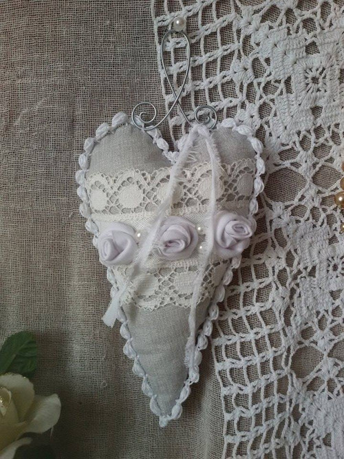 Srdíčko střední -šedobílá kolekce — foto 2