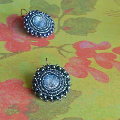 Gray Earings - vyšívané náušnice — foto 2