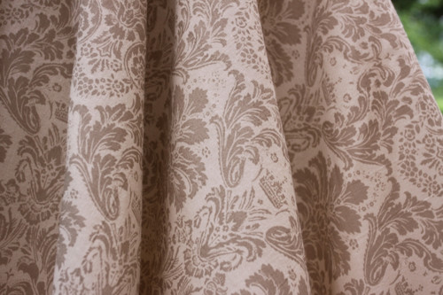 Kolová sukně s ornamenty — foto 2