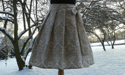 Kolová sukně s ornamenty — foto 3