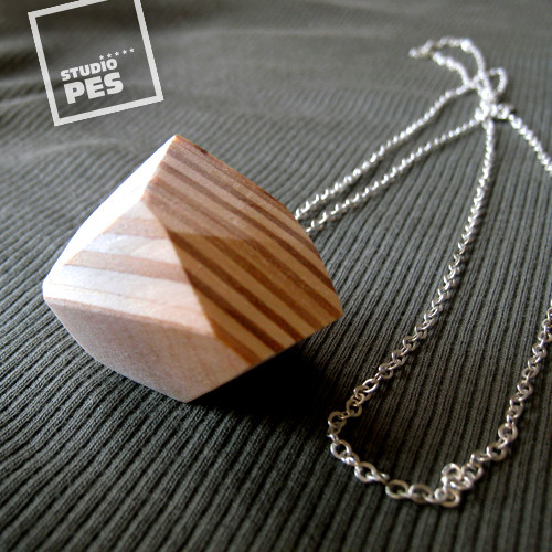 NÁHRDELNÍK Wood 01 — foto 3