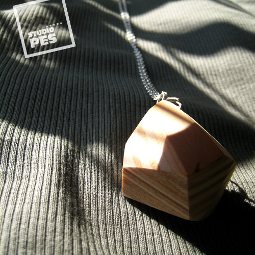 NÁHRDELNÍK Wood 01 — foto 4
