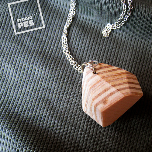 NÁHRDELNÍK Wood 01 — foto 6