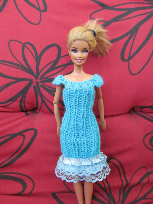 Modré šaty s volánkem pro Barbie — foto 2