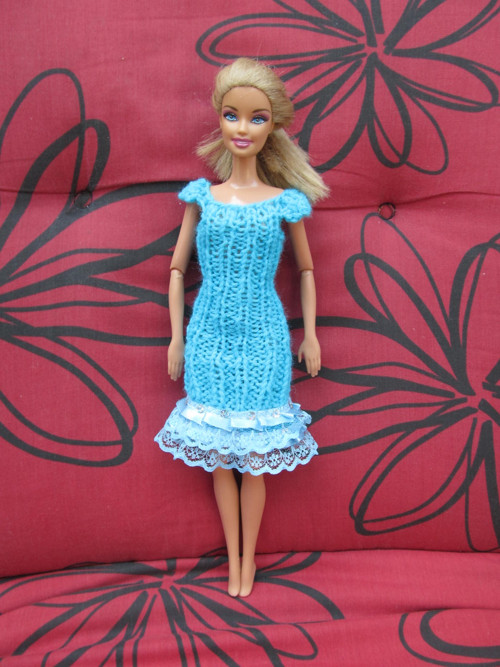 Modré šaty s volánkem pro Barbie — foto 3