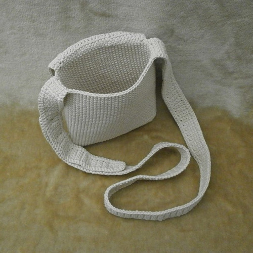 Crossbody háčkovaná brašna — foto 3