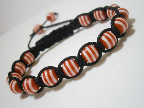 Proužkatý náramek (macramé/shamballa) — foto 2