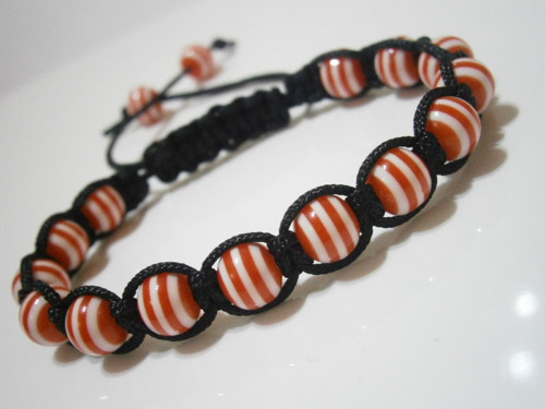 Proužkatý náramek (macramé/shamballa) — foto 3