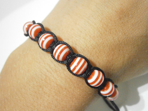 Proužkatý náramek (macramé/shamballa) — foto 4