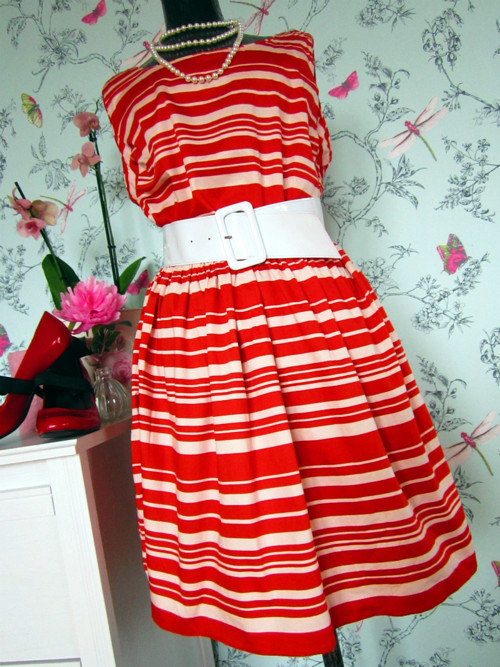 Šaty red&white stripes , větší — foto 2
