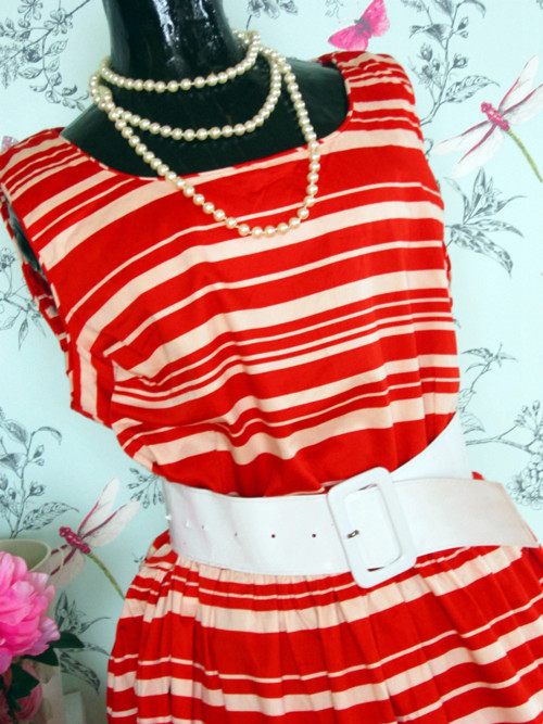 Šaty red&white stripes , větší — foto 3