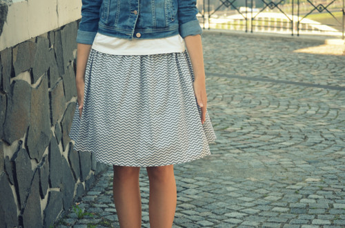 CUPCAKE sukně, šedá - chevronová — foto 2