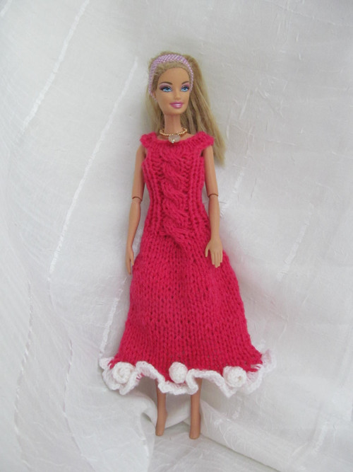 Červené šaty pro Barbie — foto 2