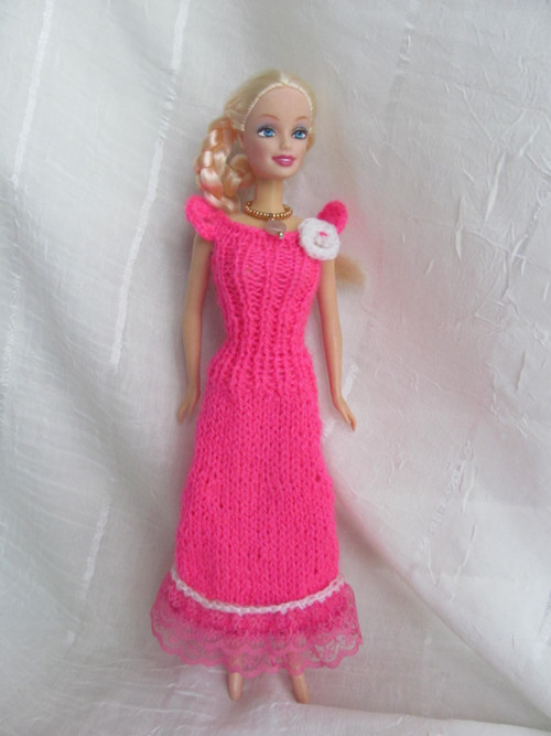 Růžové šaty na Barbie — foto 2