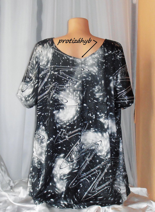 Tričko Galaxie S Výstřihem "Vodou" — foto 2
