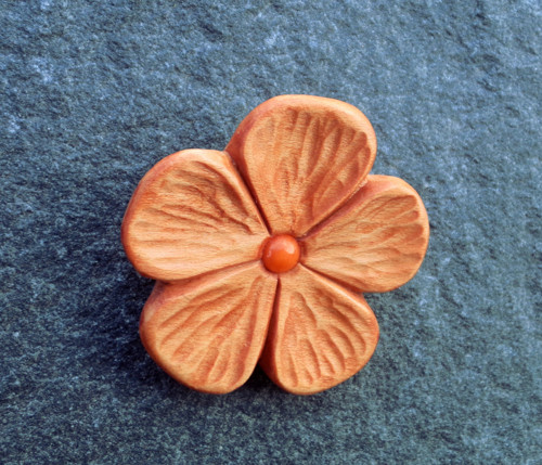 Dřevěná brož - květinka — foto 2
