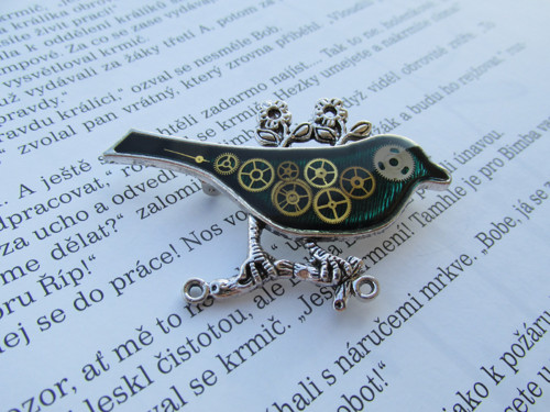 STEAMPUNKOVÝ PTÁČEK smaragdový, brož — foto 4