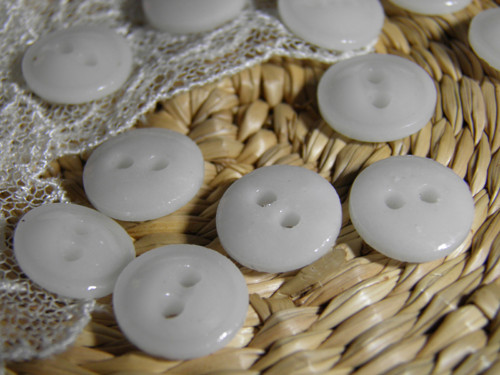 Bílé skleněné knoflíky — foto 2