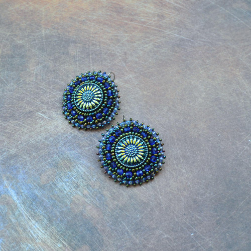 Blue daisies - vyšívané náušnice — foto 2