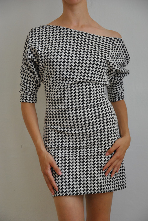 Černobílé šaty — foto 3