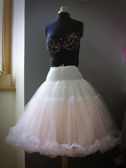 Spodnička ivory s old pink — foto 2