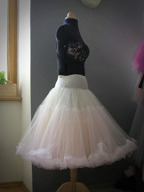 Spodnička ivory s old pink — foto 5